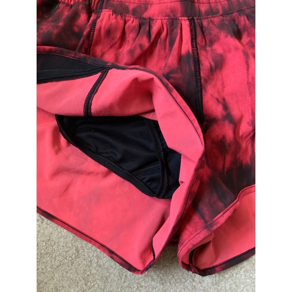 Lululemon Hotty Hot Short II 2.5" Size 6 - Picture 6 of 8